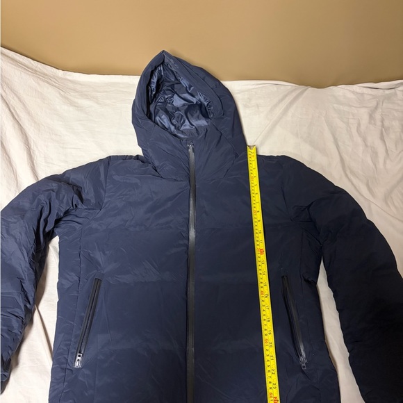 Uniqlo Men's Navy Puffer Jacket - Picture 4 of 5